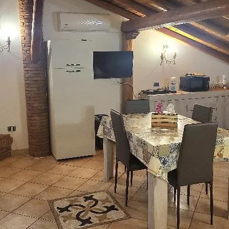Casa Lmt * Aci Catena